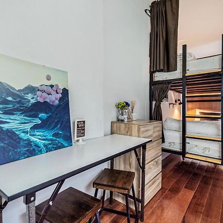 Oyo 685 Am Bed Hostel Бангкок Екстер'єр фото