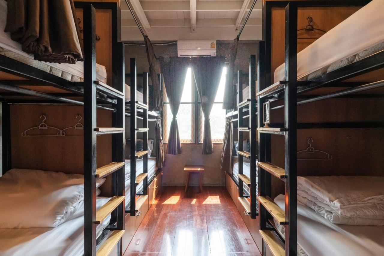 Oyo 685 Am Bed Hostel Бангкок Екстер'єр фото